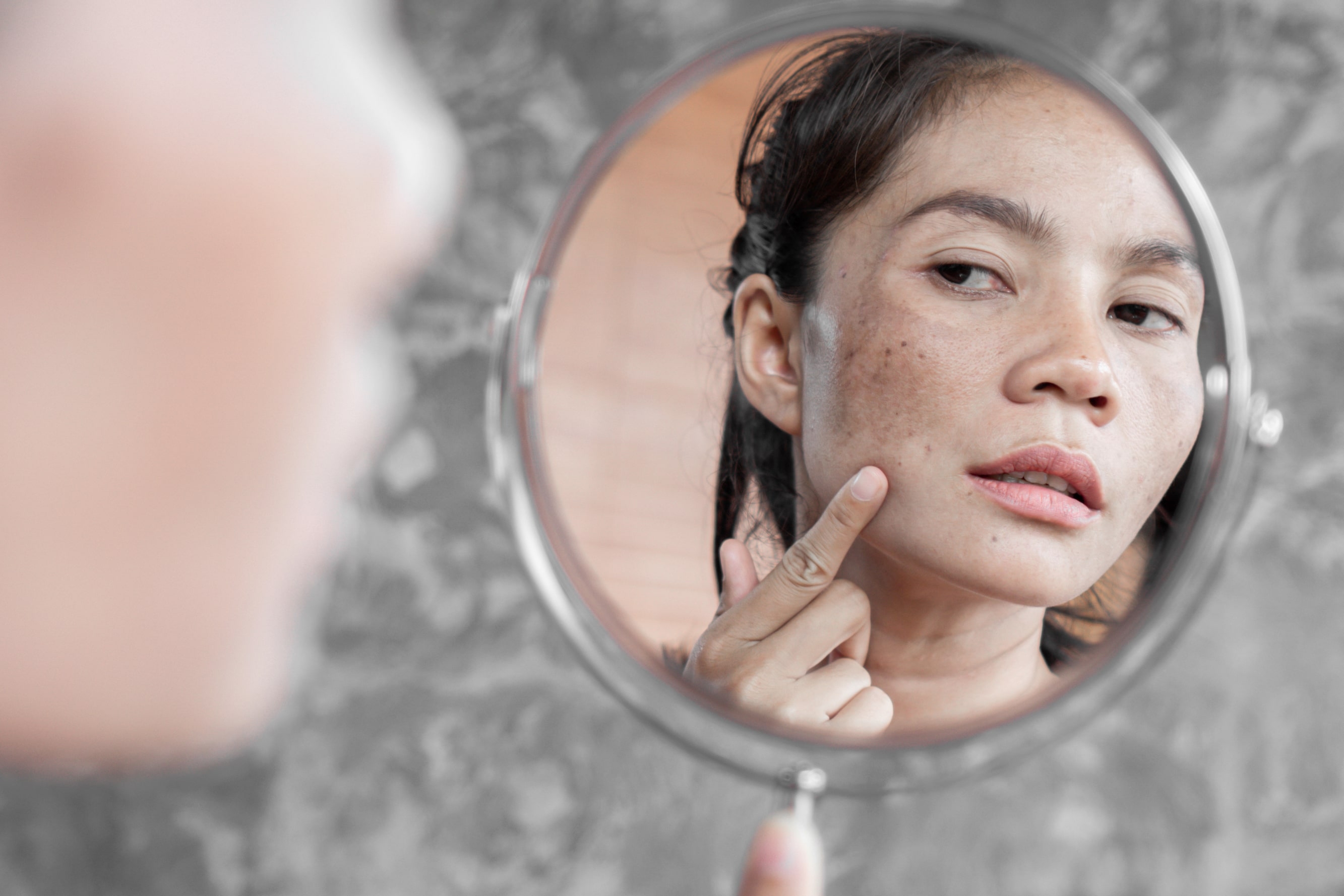 Muncul Tanda Penuaan di Usia 40-an? Skincare Ini Bisa Jadi Jagoanmu!