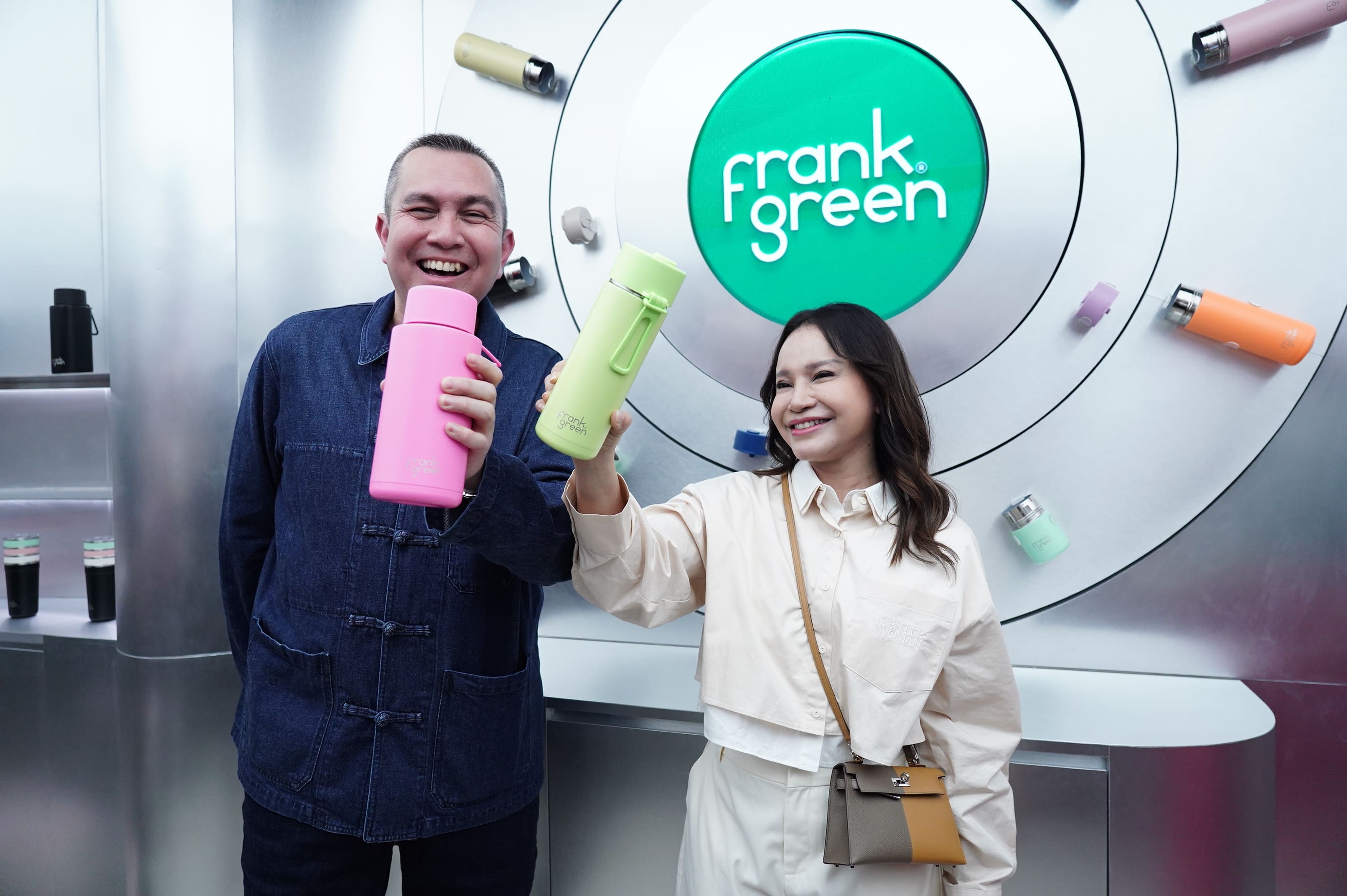 Akhirnya Bisa Custom Langsung! Flagship Store Frank Green Resmi Dibuka dengan Dua Warna Baru!