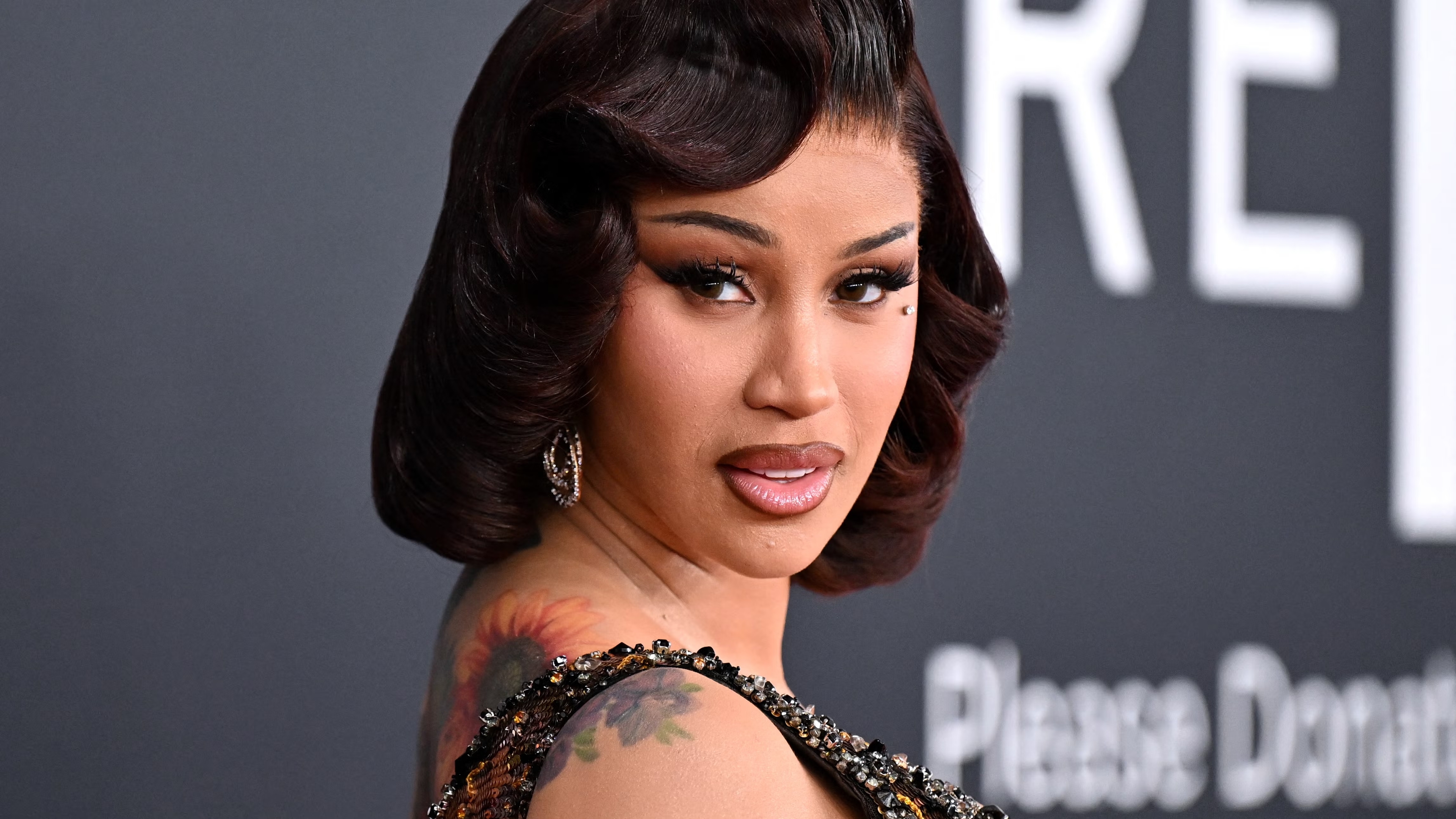 Punya Hair Journey yang Menarik, Cardi B Luncurkan Hair Brand 'Grow Good Beauty'!