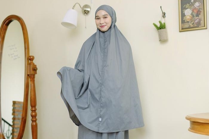 Bisa Dibawa saat Bukber atau Mudik, Ini 4 Rekomendasi Mukena Mini dari Brand Lokal!