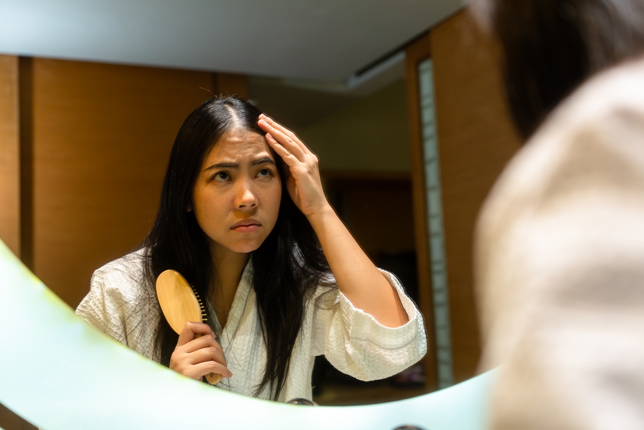 Hair Thinning Nggak Harus Panik, Ini Routine yang Bisa Kamu Coba di Rumah!
