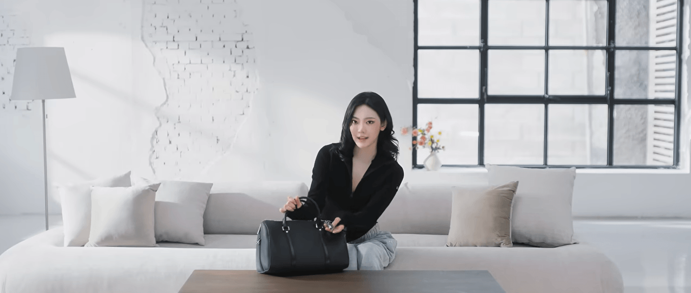 Intip Isi Tas Ningning Aespa, Ada Workout Essentials!