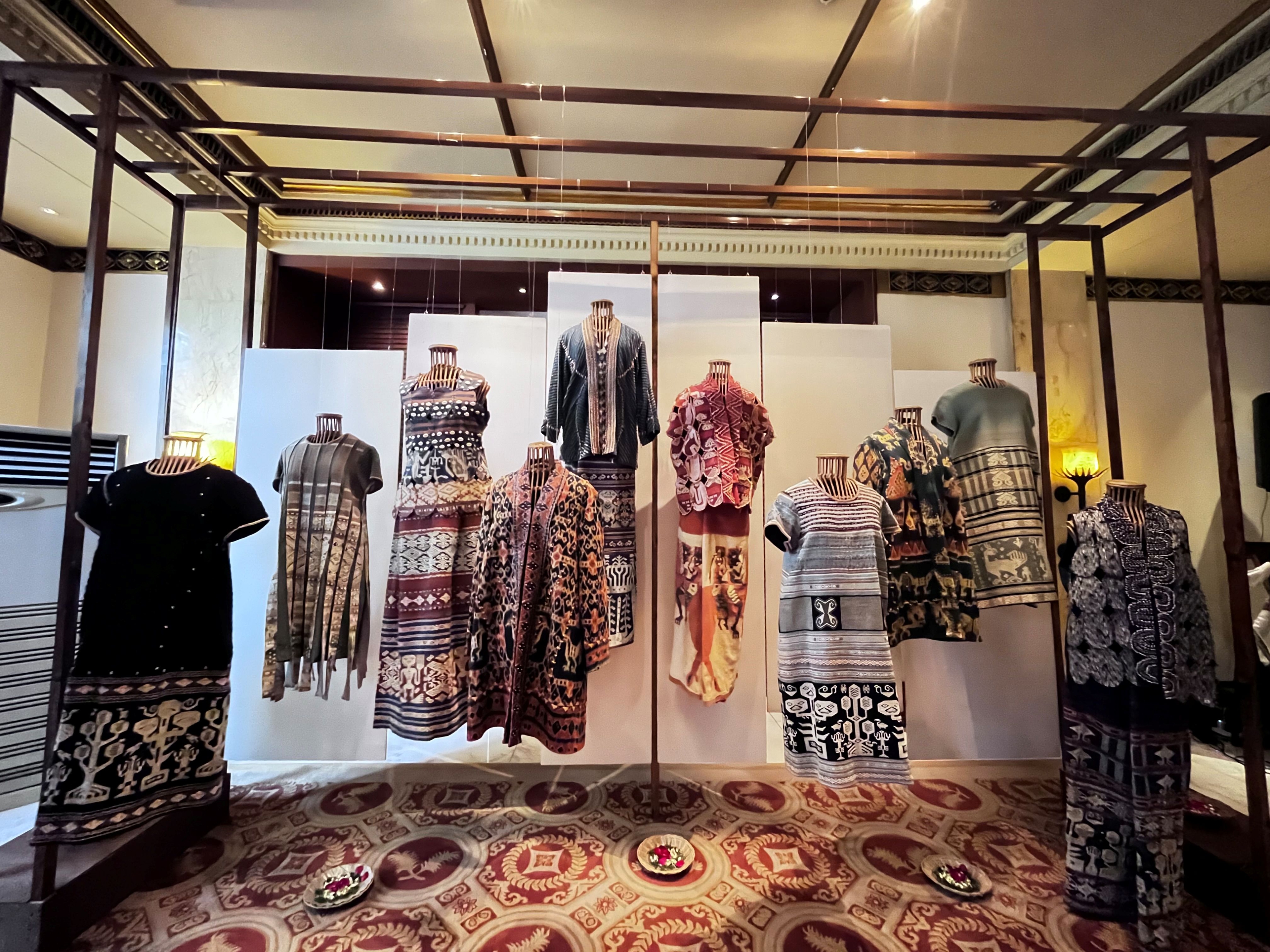25 Tahun Dedikasi untuk Kain Indonesia, Oscar Lawalata Hadirkan UMARATU Foundation di Sumba