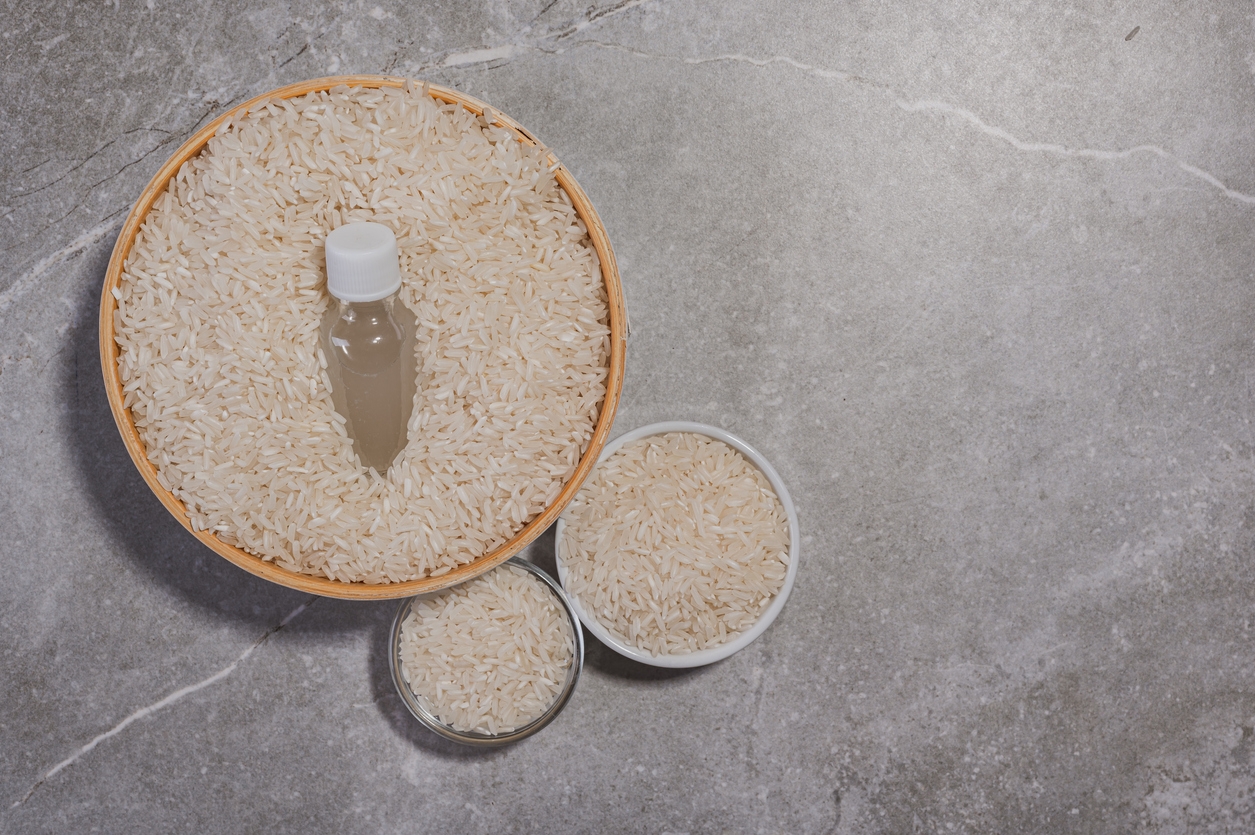 Sering Dengar Air Beras Bisa Bikin Kulit Glowing? Ini 5 Rice Toner yang Bisa Dicoba