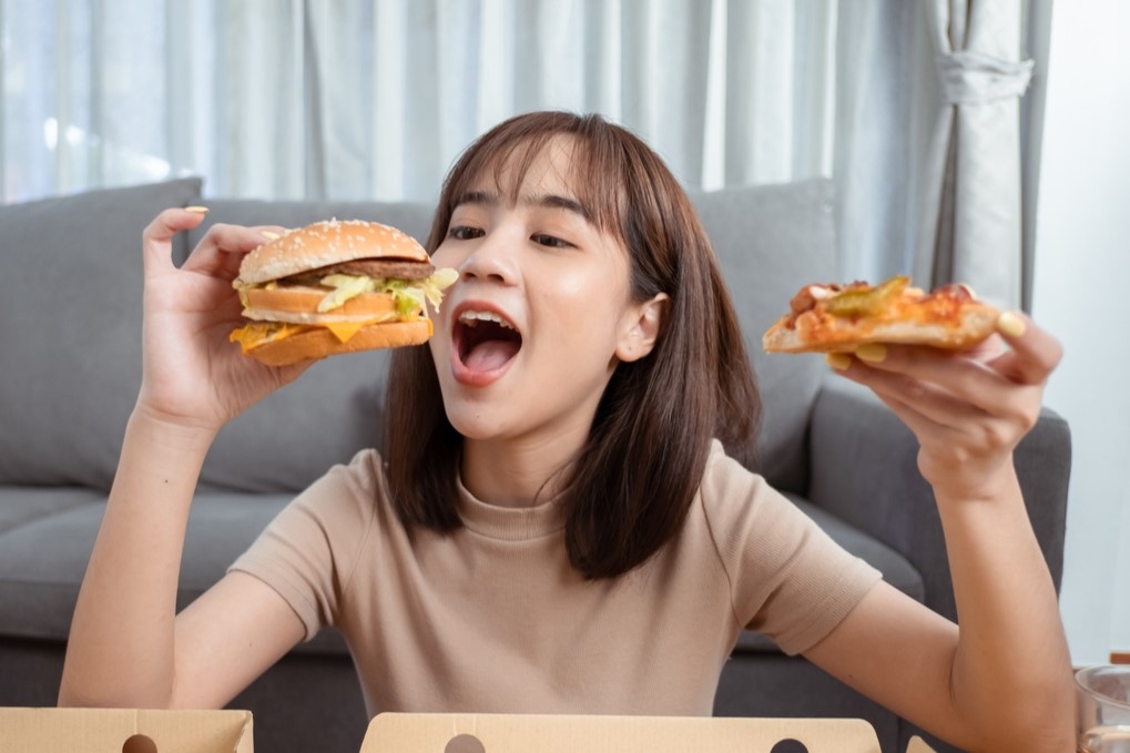 Warning! 5 Makanan Ini Jago Banget Bikin Berat Badan Cepat Naik!